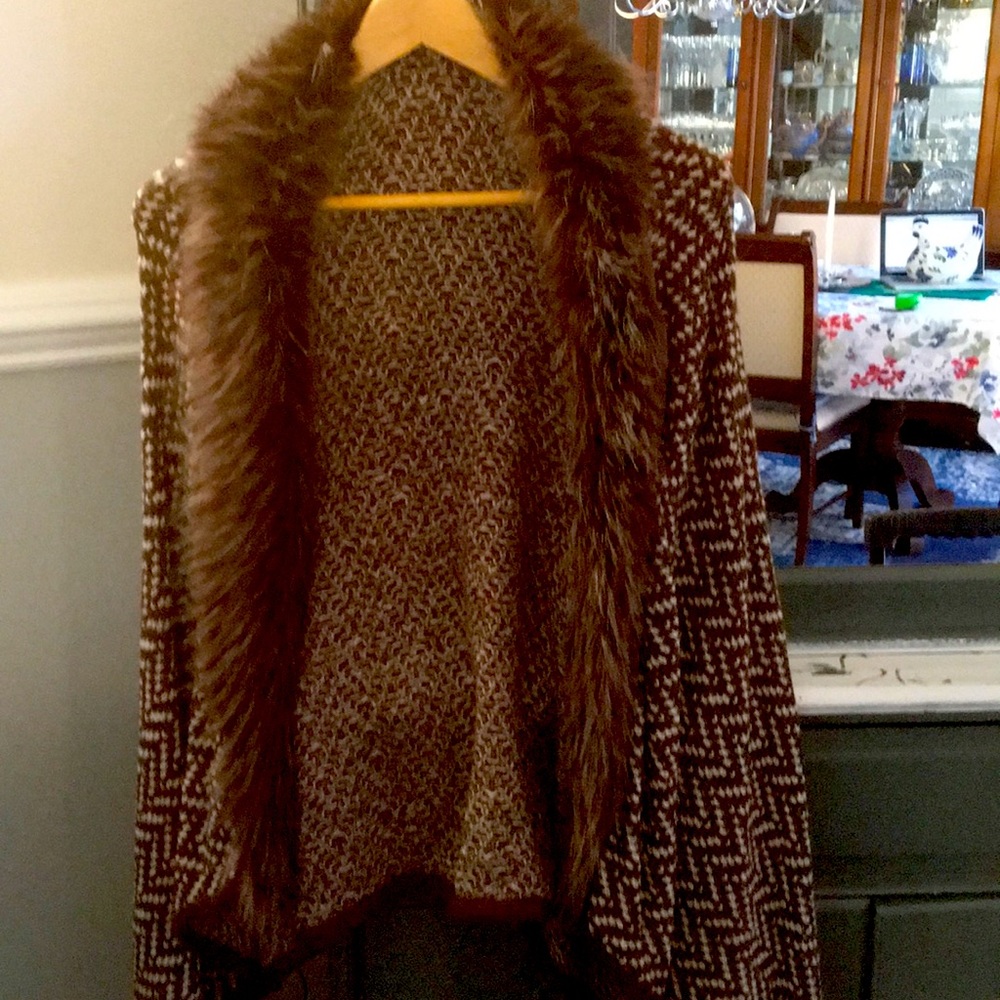 Wool blend cape faux fur trim. Brown/ off white